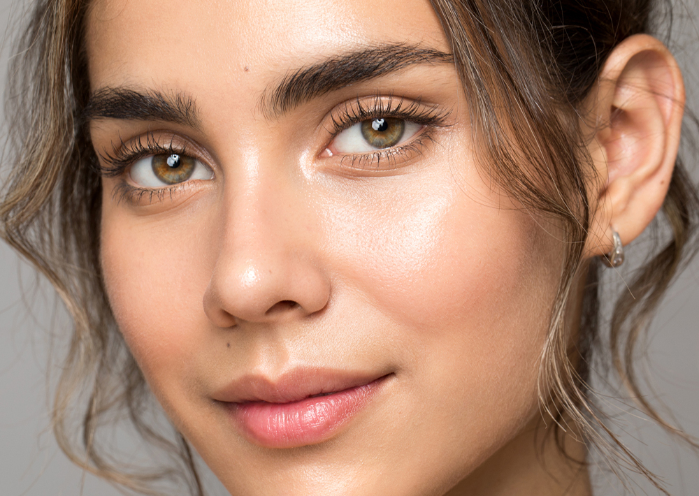 a close up of a woman